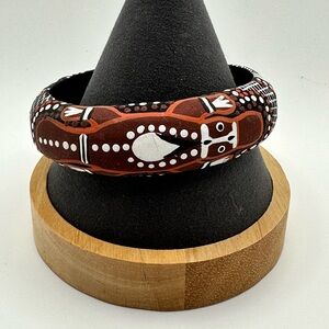 NWOT Hand painted Australian wooden bangle bracelet with koala, platypus, lizard